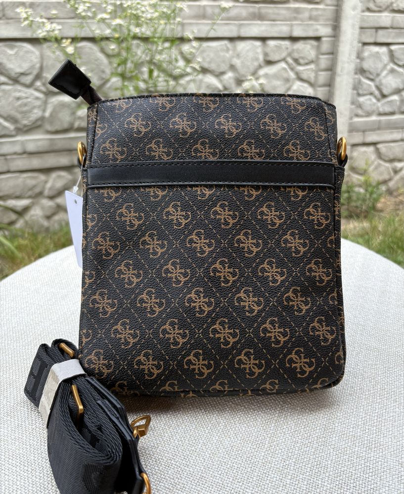 Стильна чоловіча сумка Guess
