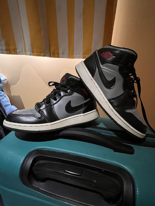 Jordan 1 mid shadow red