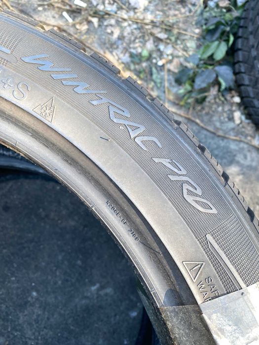 Шини 235 45 20 Vredestein 85% Зима