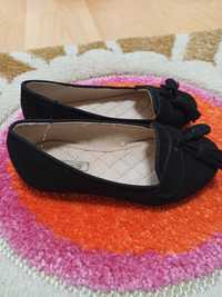 Замшевые туфли для девочки фирмы Zara 25 размер, длина стельки 14, 5см