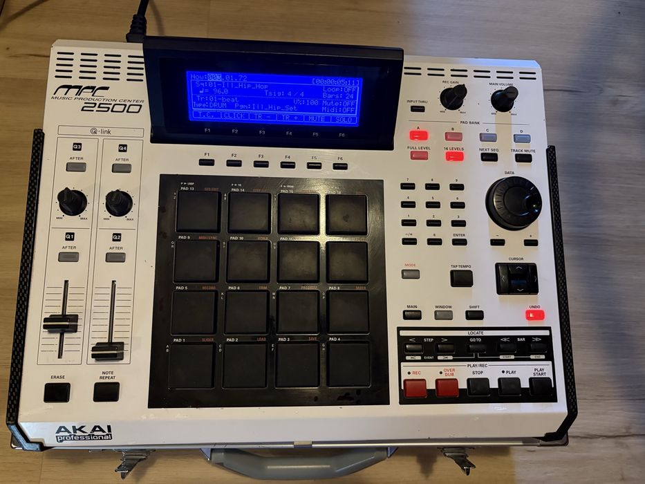 Akai mpc 2500 SE special edition white com  HD prenda: case em metal