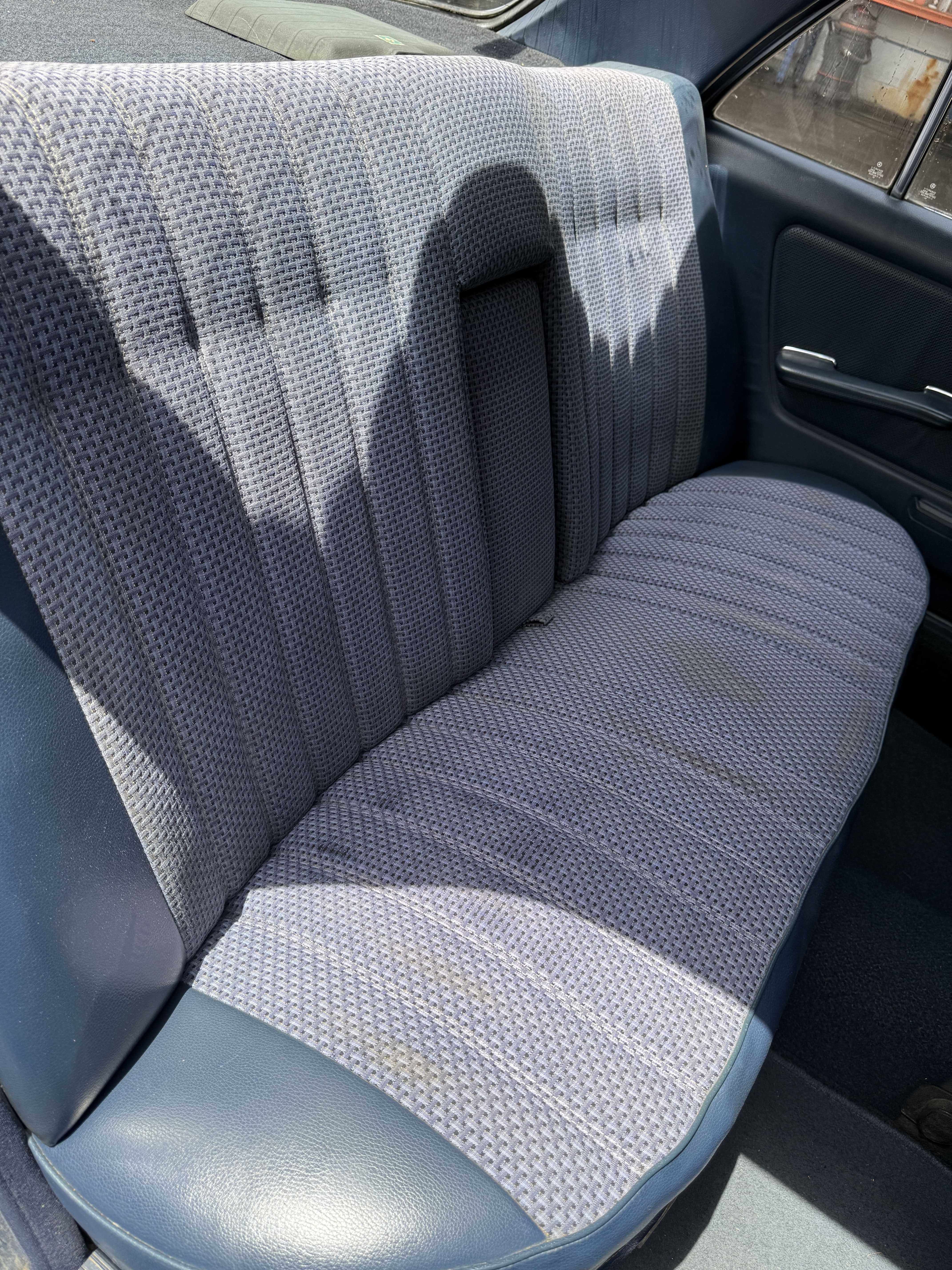 MERCEDES-BENZ W123 300D LIMOUSINE