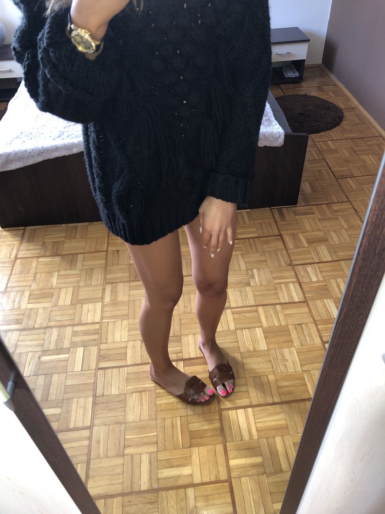 Zara gruby czarny sweter z frędzlami pompony frędzle ażurowy z dziuram