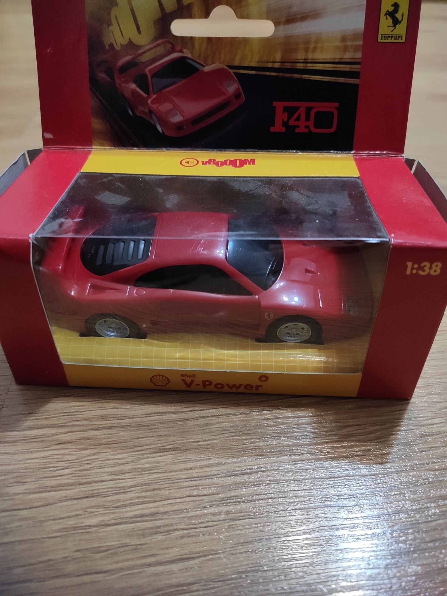 Nowy samochodzik Shell ferrari f40