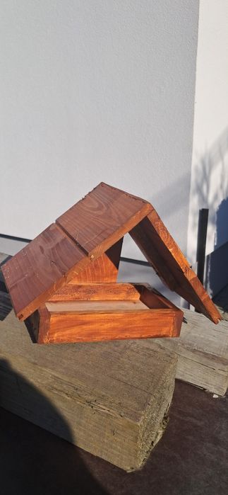 Karmniki dla ptaków drewniane