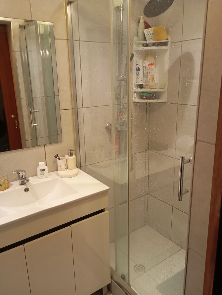 Aluguer quarto cama casal senhora ou menina
