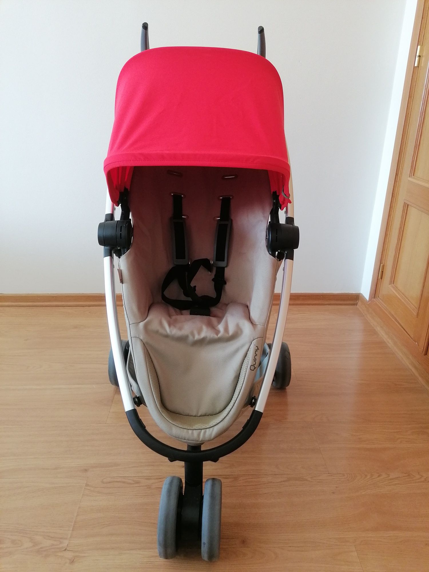 Carrinho de bebé Quinny Zapp Flex com ninho para recem nascido