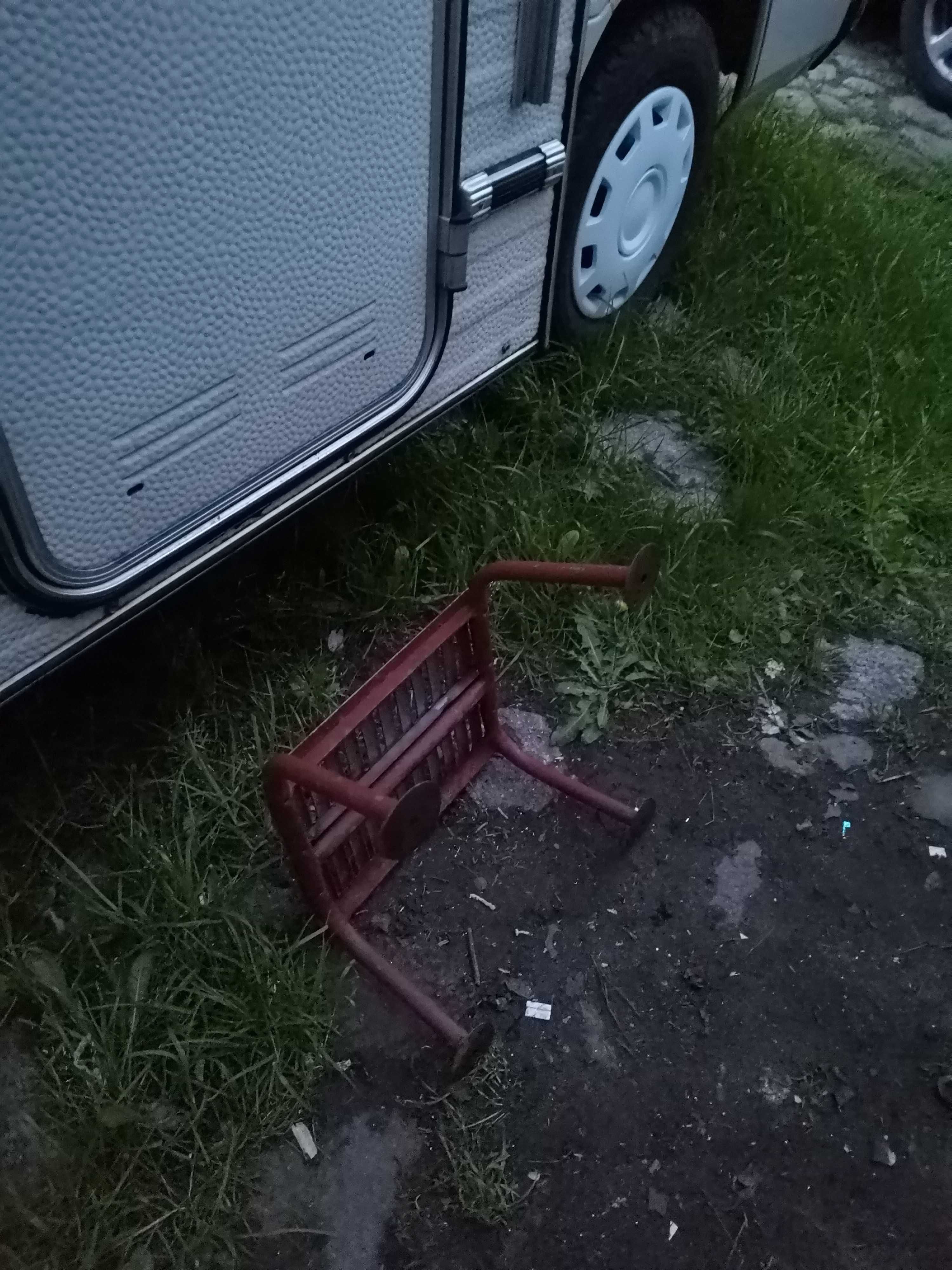 Stabilny , solidny schodek, stopień do przyczepy, kampera.