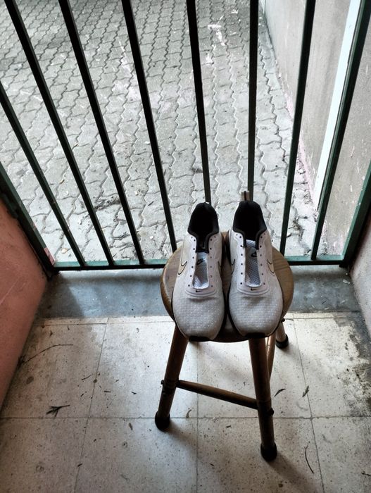 Tenis Nike brancos com pouco uso 40