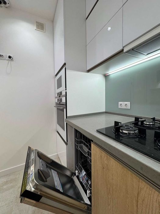 Продаю сучасну 2к квартиру в ЖК Набережний квартал. ц1