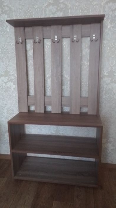 Вішалка і тумба для взуття
