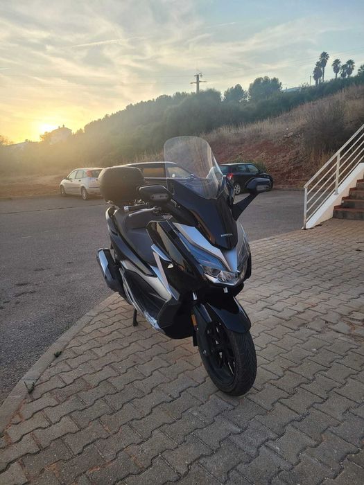 Honda Forza 300 com 25 mil km