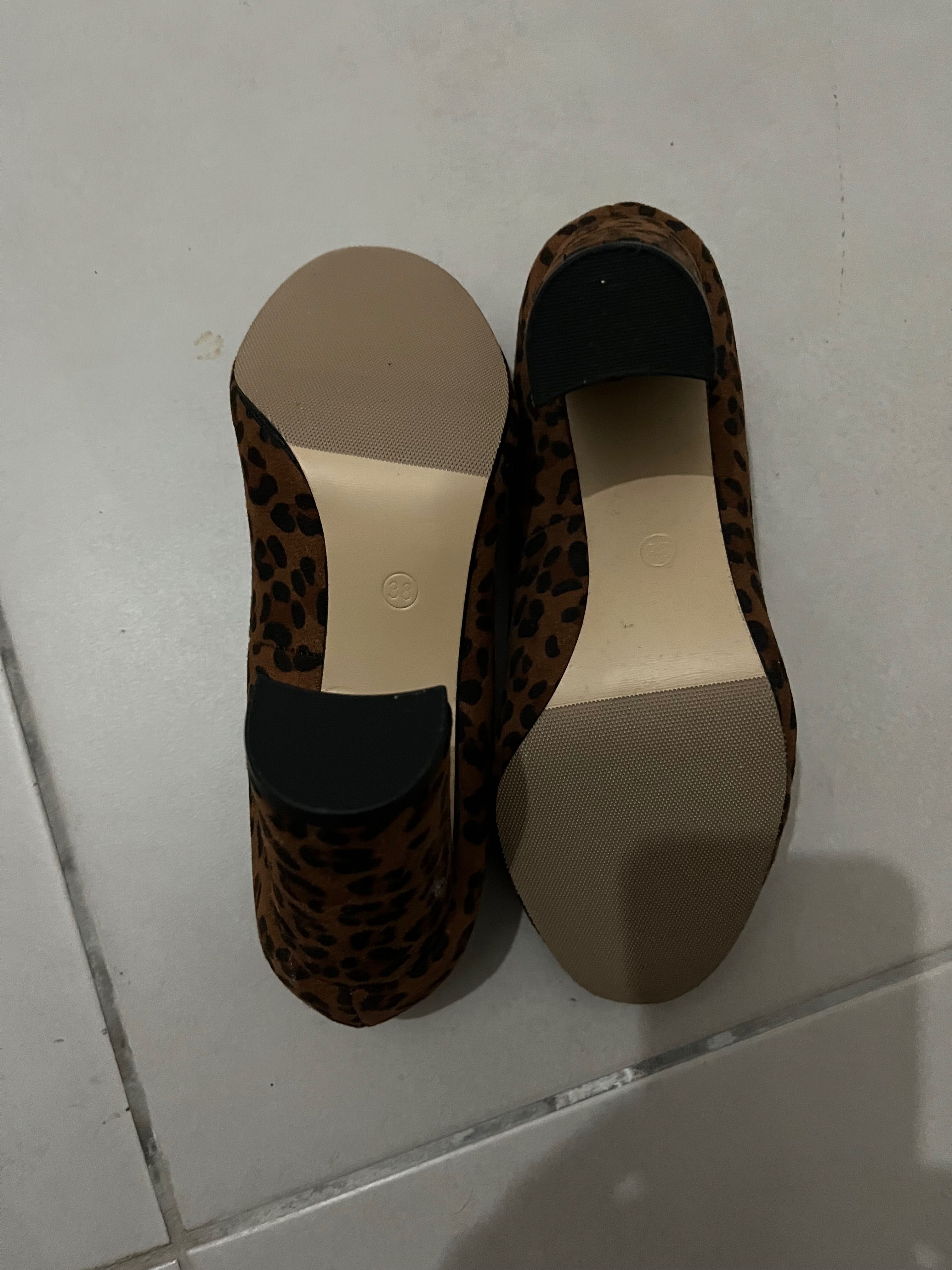 Sapatos leopardo