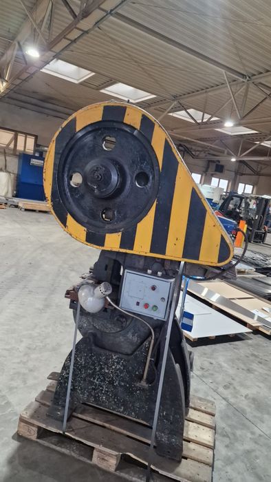 Prasa mimośrodowa tokarka do metalu frezarka Piła taśmowa rozwijak