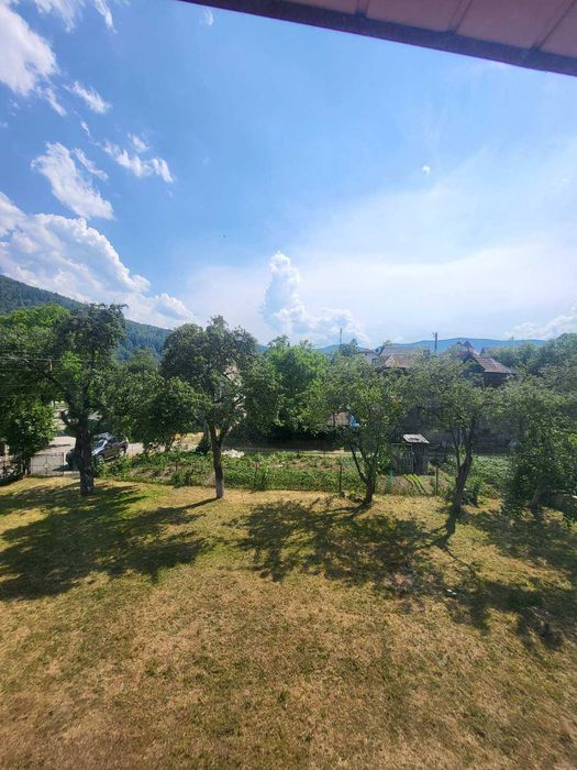 Продаж гарного будинку з земельною ділянкою в центрі Яремче!