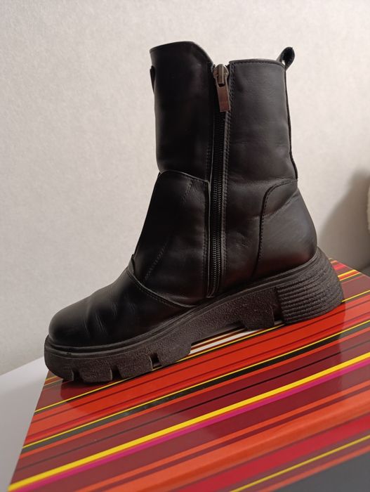 Чоботи зимові жіночі, розмір 38, довжина устілки 24,5 см.