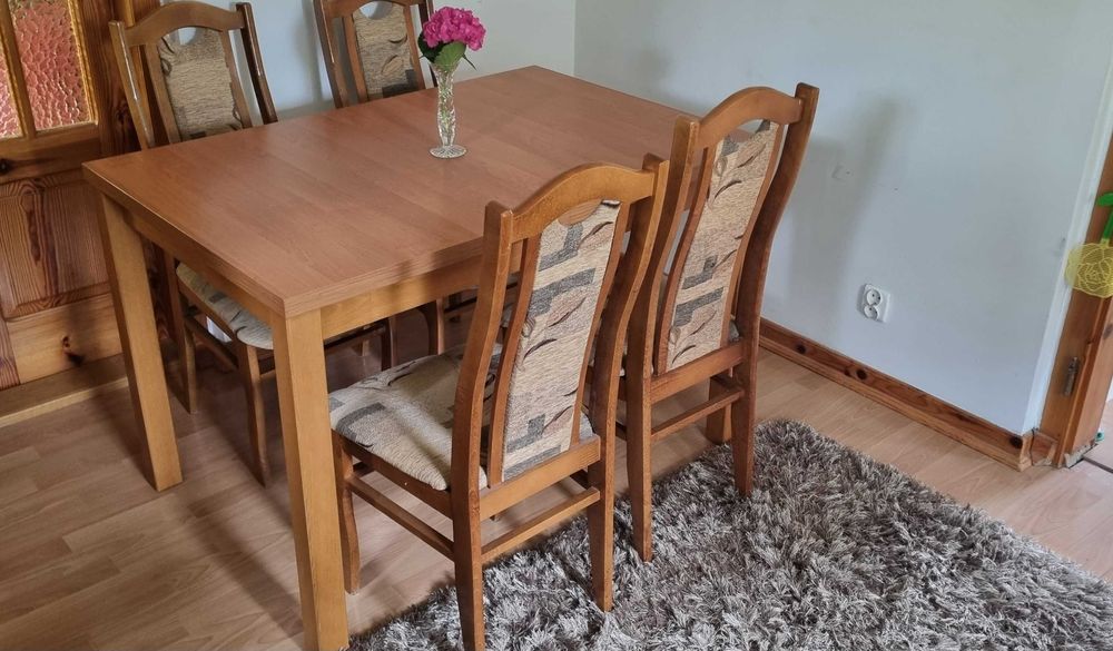 Sprzedam stół i cztery krzesła