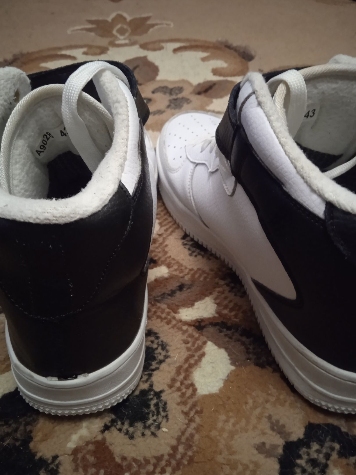 Ботинки(м.),Nike air,р.43,цвет белый,с черными вставками,на