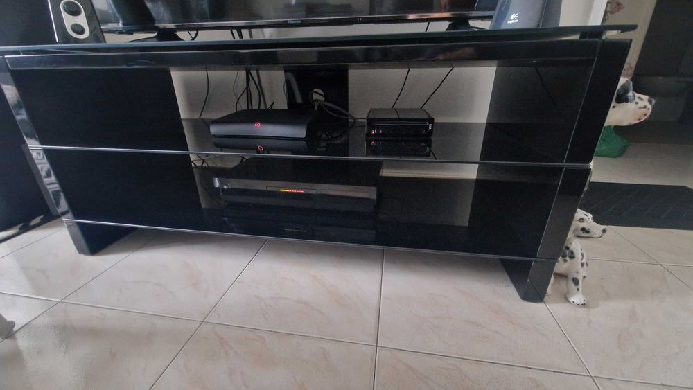 Móvel televisão vidro preto