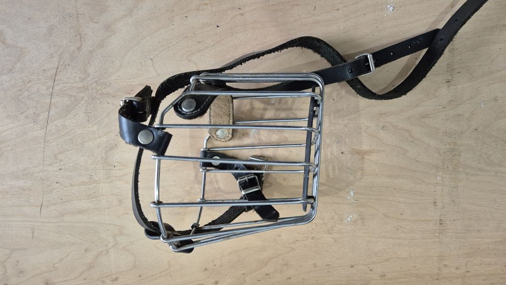 Kaganiec metalowy z paskami skórzanymi – solidny, regulowany