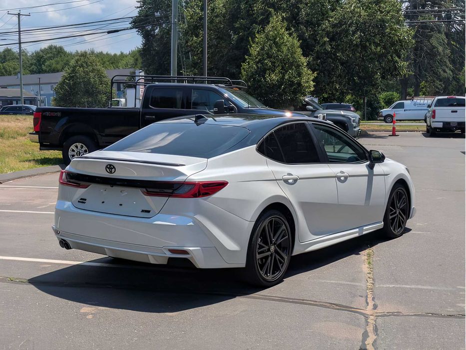 Toyota Camry      2025
