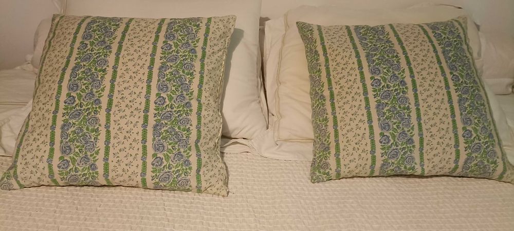 Cortinas e almofadas