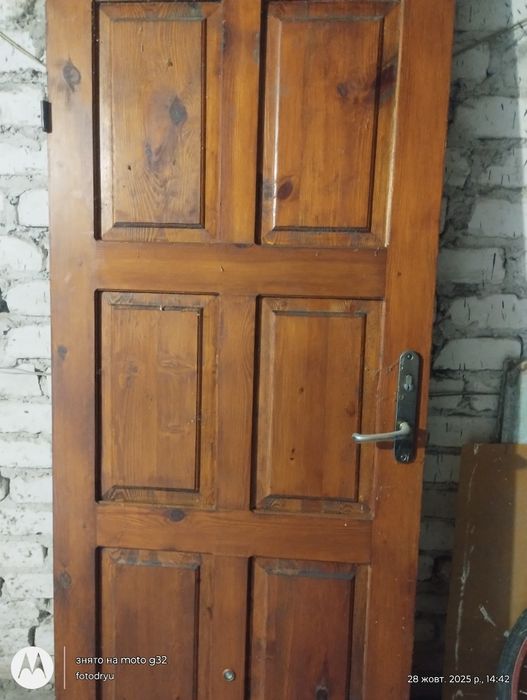 Вхідні двері в гарному стані