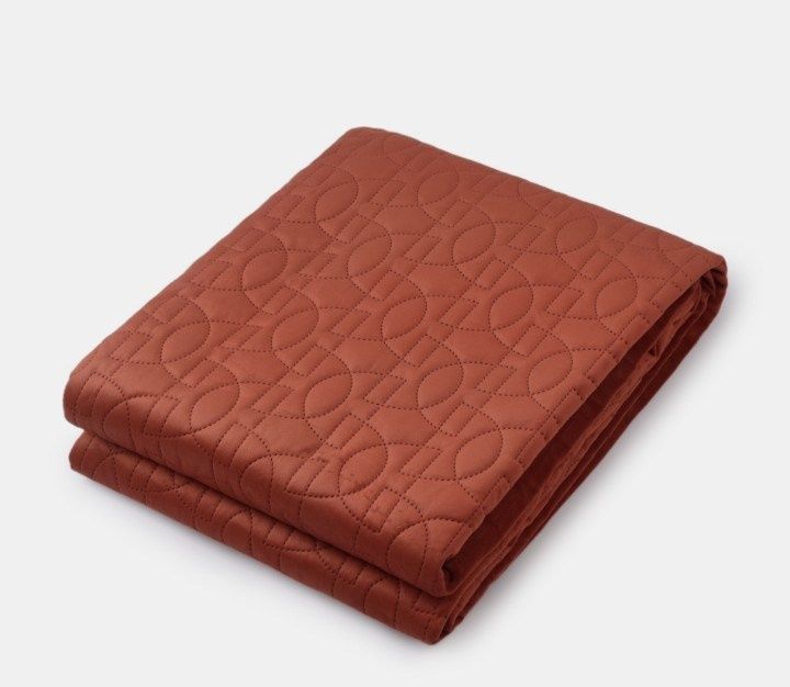 Narzuty na łóżko dwa komplety 180/200