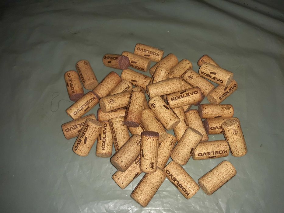 Корки від вина велика кількість