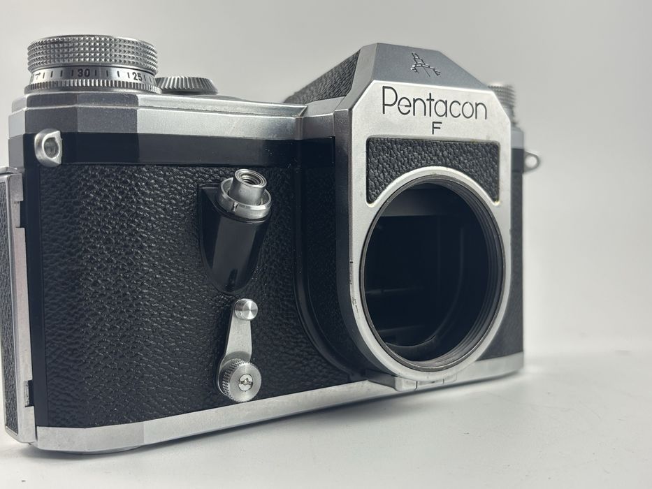 Pentacon F • lustrzanka analogowa M42 • sprawna • klasyk NRD