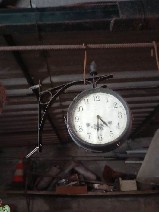 Vendo este relógio de estação de comboio a codra