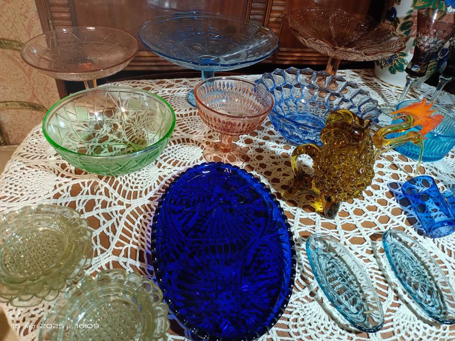 Посуд. Кольорове скло . СССР.