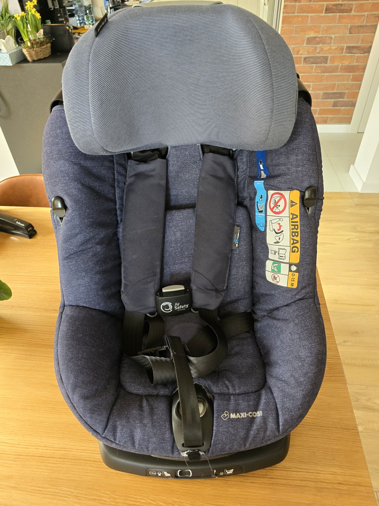 Fotelik obrotowy Maxi Cosi Axiss Fix AIR 9-18kg