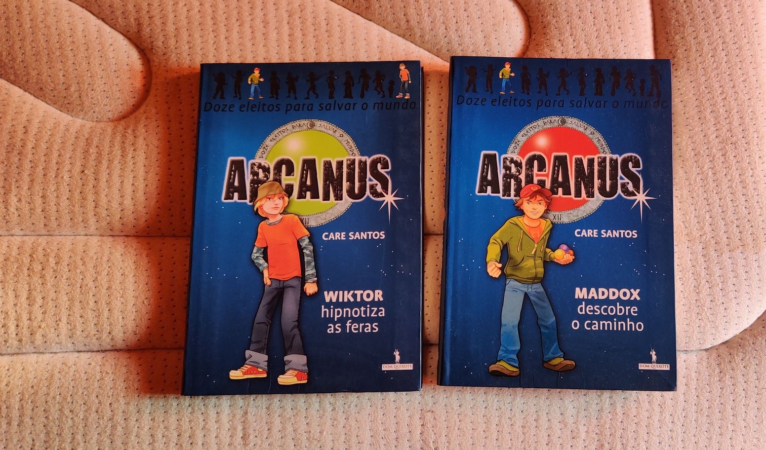 2 livros da coleção Arcanus (também vendo em separado)