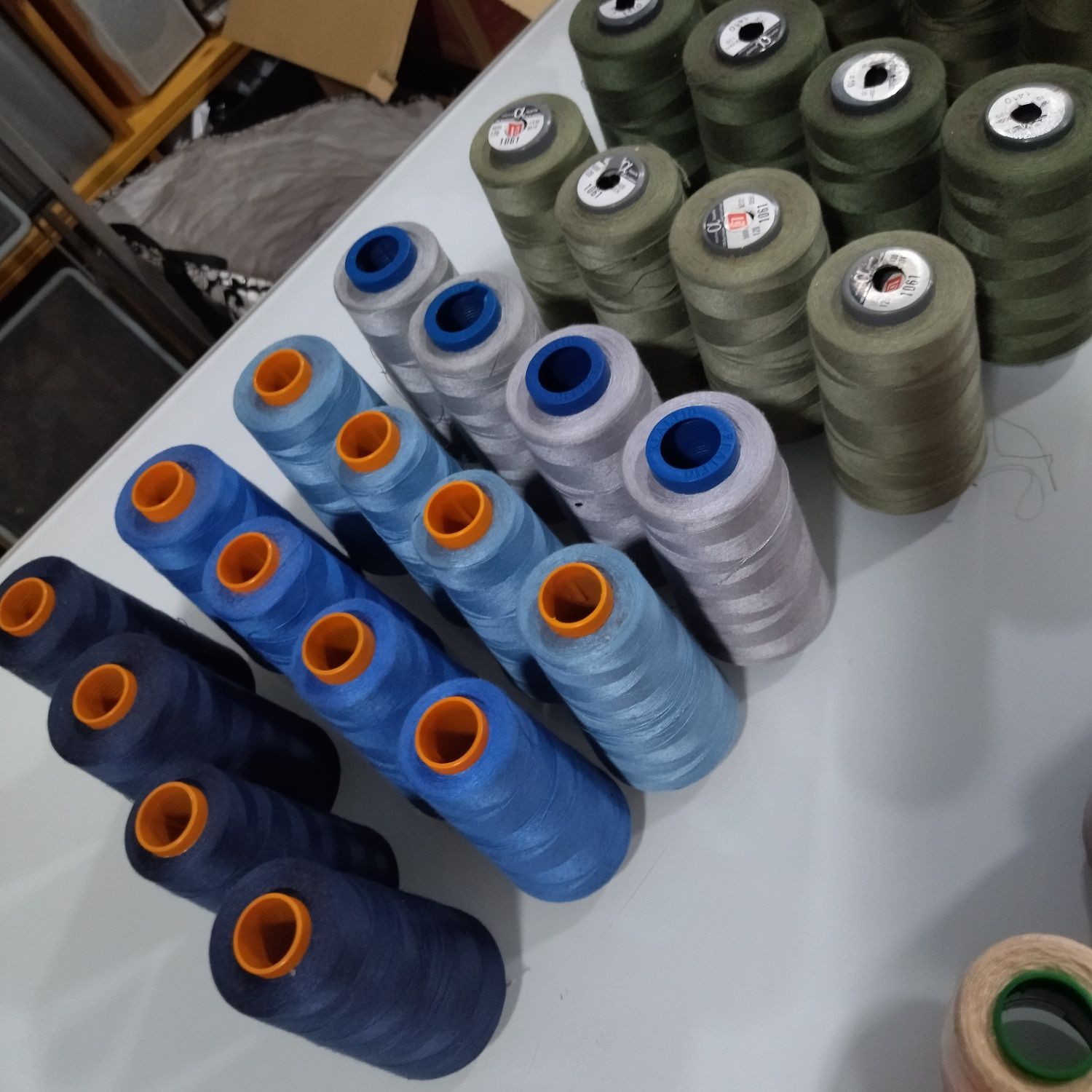 80 cones de linhas de costura