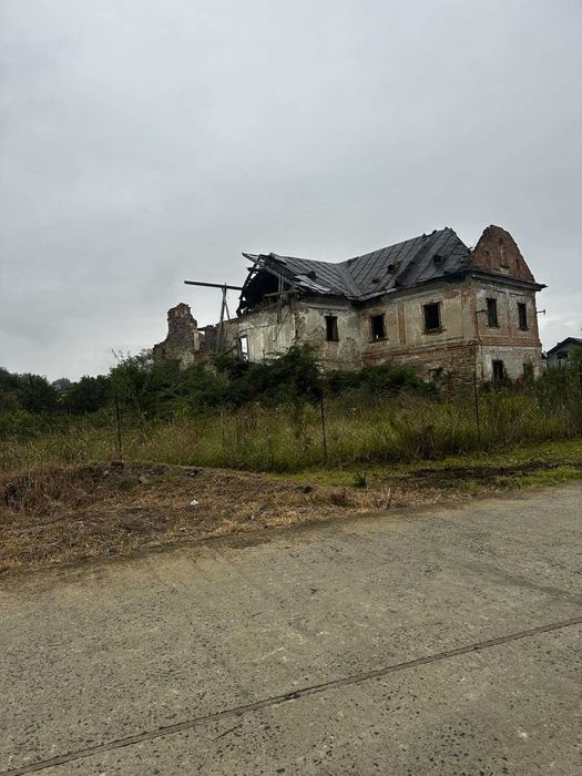 Продається старий замок у Солотвино