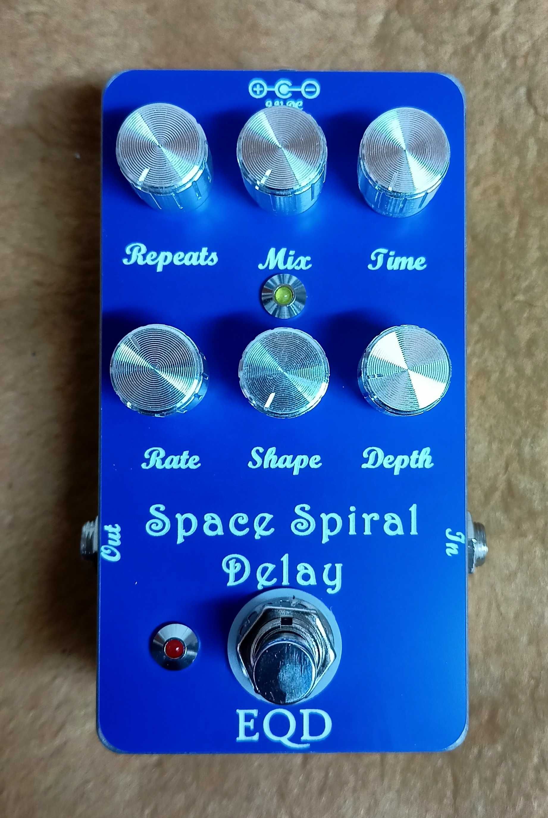 Efekt gitarowy EQD Space Spiral Delay (klon)