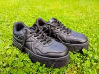 Nowe czarne buty 39