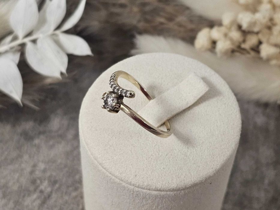 Złoty pierścionek PRÓBA 375 ROZM: 17 WAGA: 1,57G