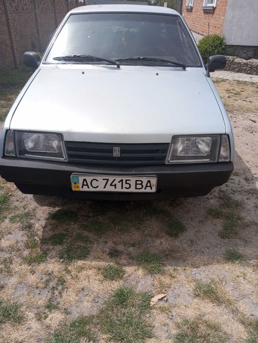 Продам авто на ходу тільки потрібно посварити по кузові