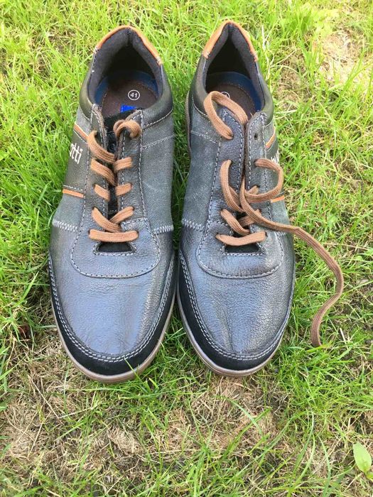 Красовки, туфлі- bugatti