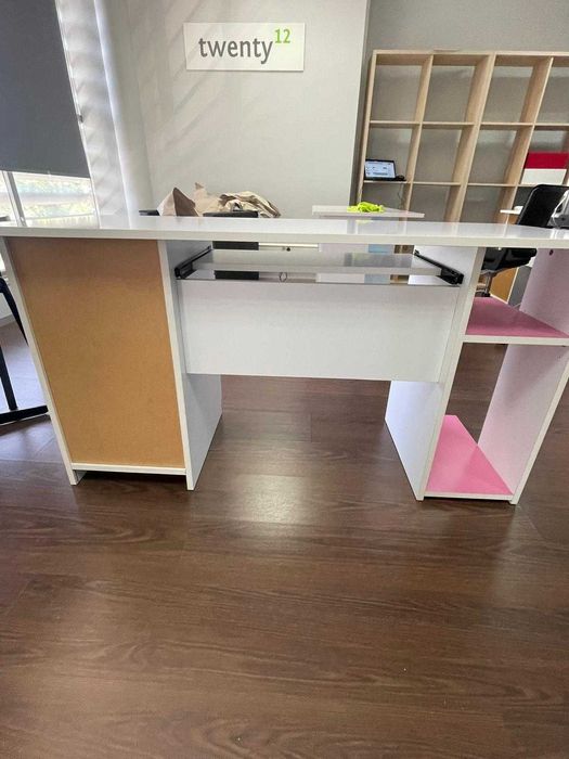 Secretária branca e cor-de-rosa para escritório ou estudo 140x57x75