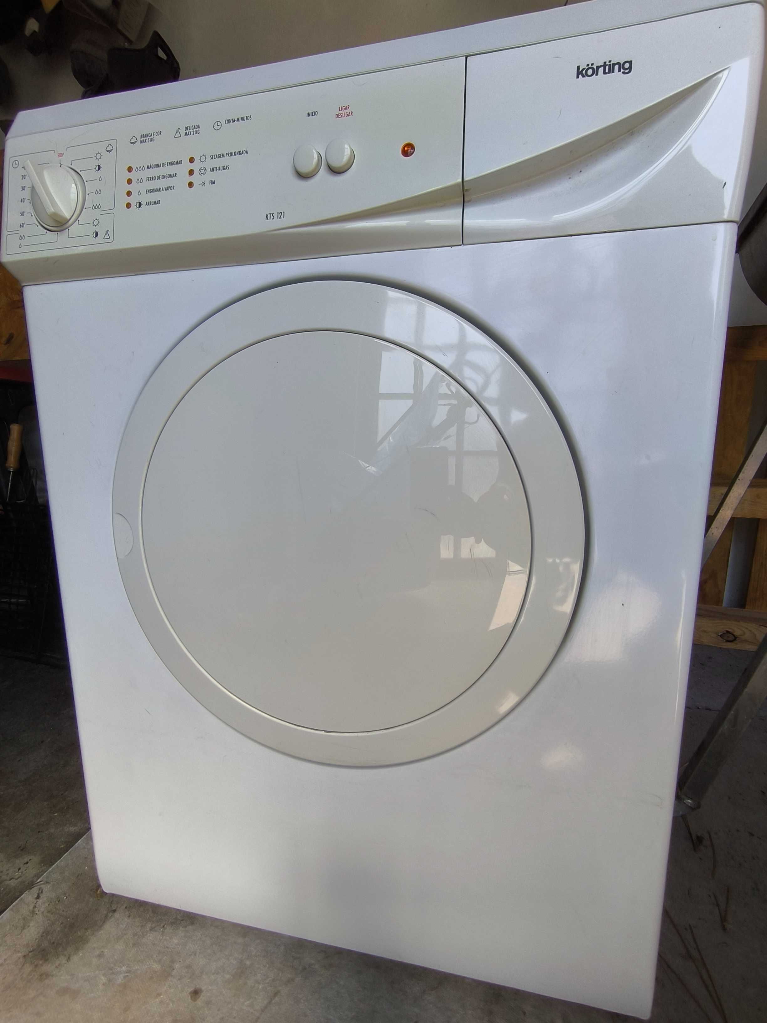 Máquina secar roupa impecável