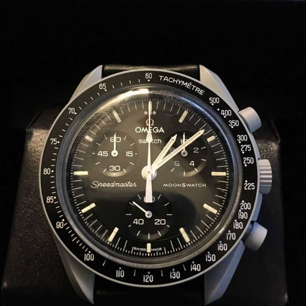 Omega x Swatch SO33M100 Moon - Black Friday -50% Rabatu