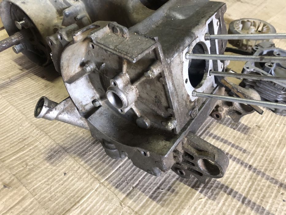 Запчасті на скутер 80кубів