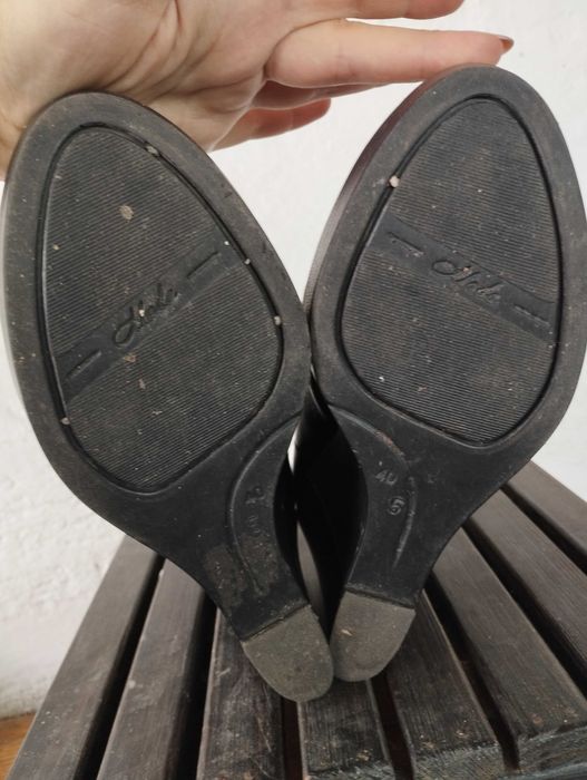 Продам ботинки  на платформі 39р в гарному стані на флісі