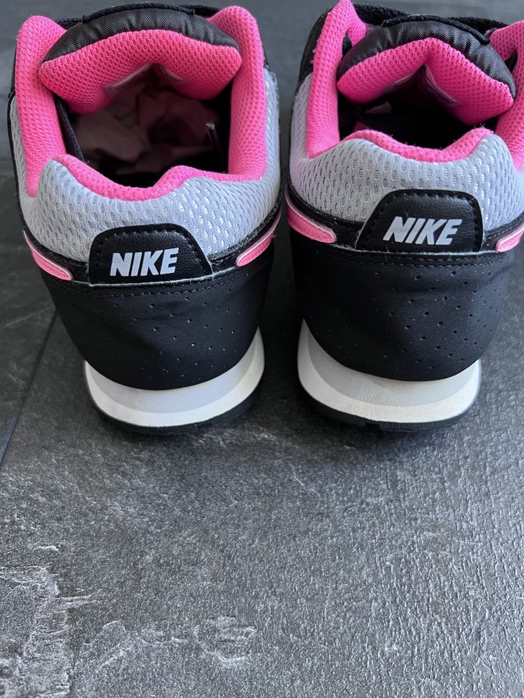 Кросівки Nike MD Runner 2 оригінал р38 24см