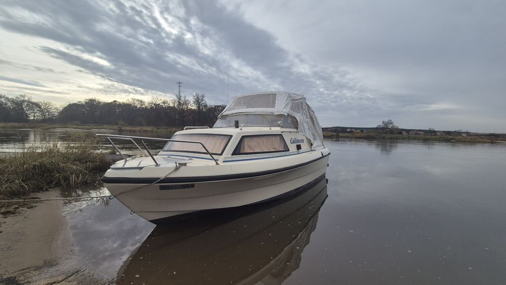 Łódź łódka yacht motorówka cranchi holiday  sypialka przyczepa