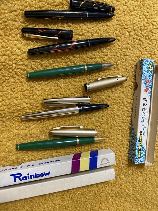 Чорнильні ручки з золотим пером