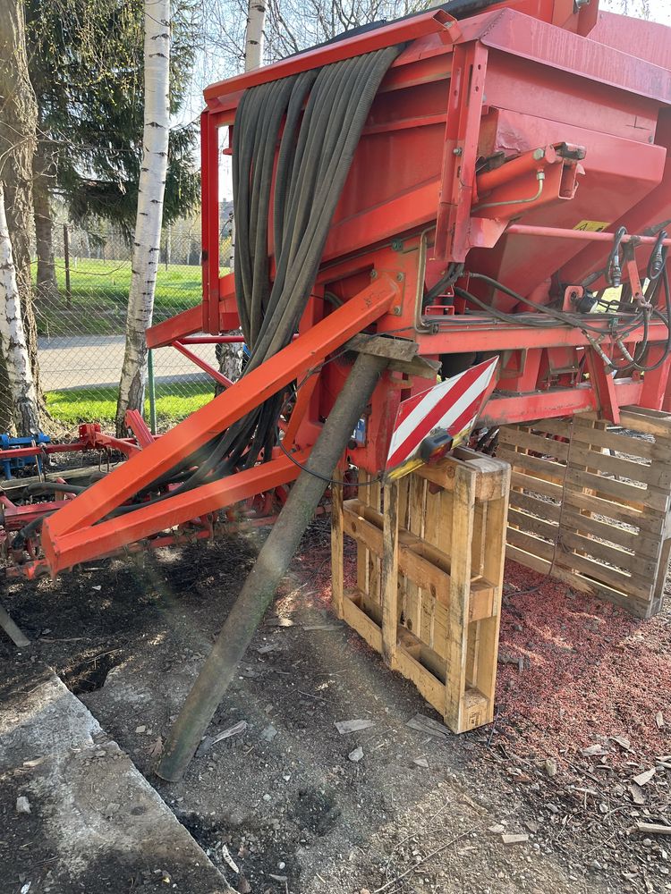 Kuhn Venta 3-4m pneuamtyczny